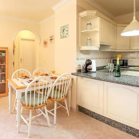 Lovely 2 Bedroom With Pool And View, K26 Holiday home