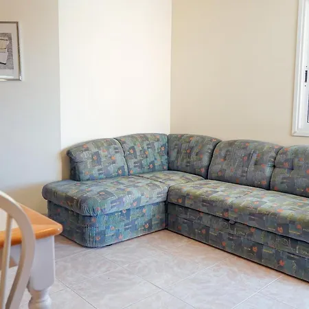Holiday home Lovely 2 Bedroom With Pool And View, K26