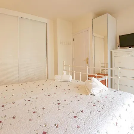 Lovely 2 Bedroom With Pool And View, K26 Holiday home