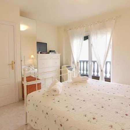 Lovely 2 Bedroom With Pool And View, K26 Holiday home *