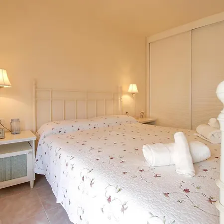 Holiday home Lovely 2 Bedroom With Pool And View, K26 *